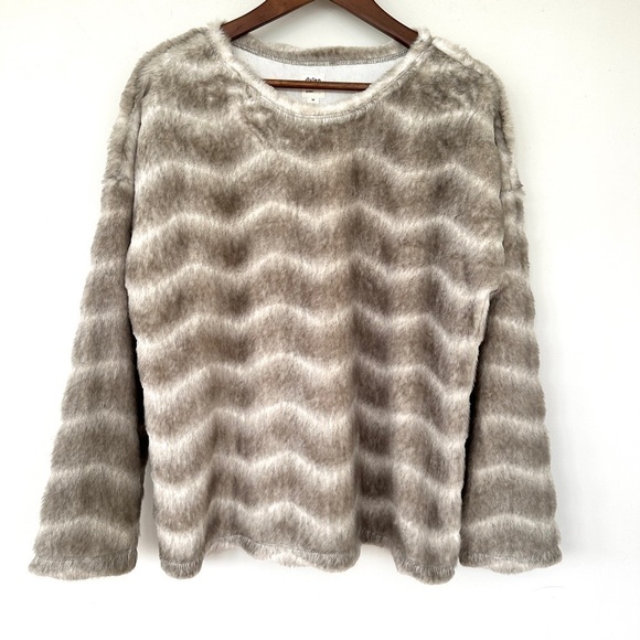 Dylan Los Angeles apres-ski faux fur sweater with crew  neck & long sleeves - Picture 1 of 10